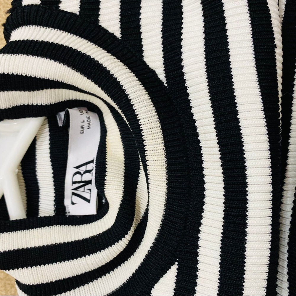Zara Black and White Rib Top with Puff Sleeve - Picture 6 of 6